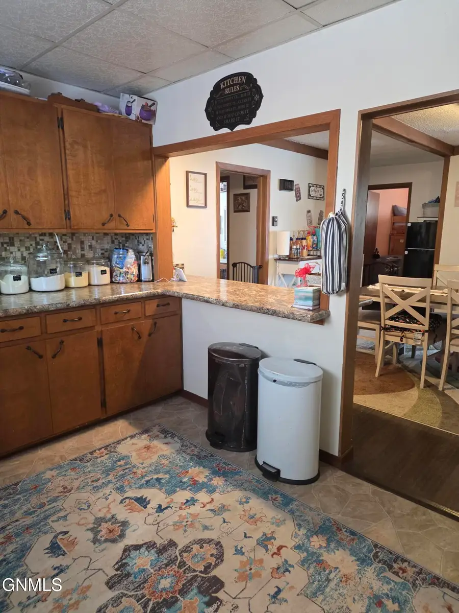 307 5th Avenue, Edgeley, ND 58433 - #3