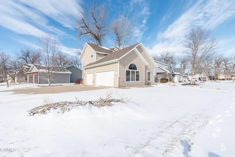 3406 Heartwood Drive Se, Mandan, ND 58554 - #3