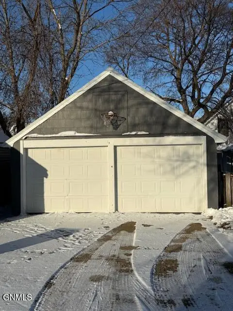 233 3rd Avenue Se, Valley City, ND 58072 - #2