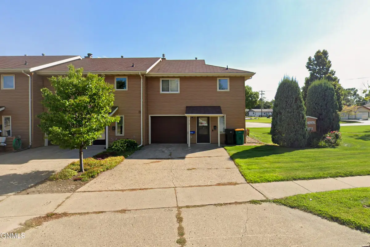 219 Denver Avenue W, Bismarck, ND 58504 - #1