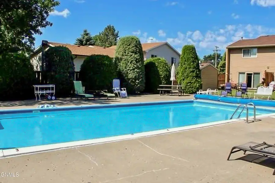 219 Denver Avenue W, Bismarck, ND 58504 - #2