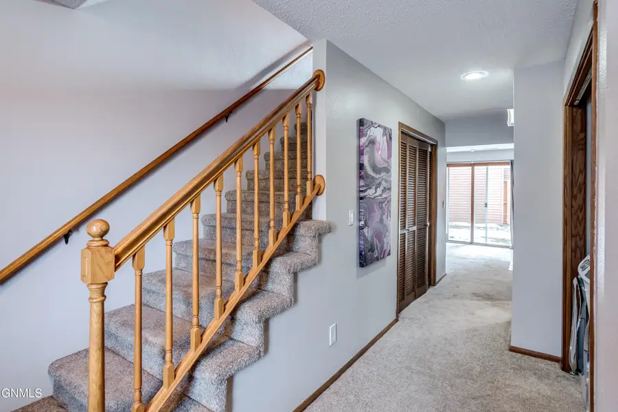 219 Denver Avenue W, Bismarck, ND 58504 - #3