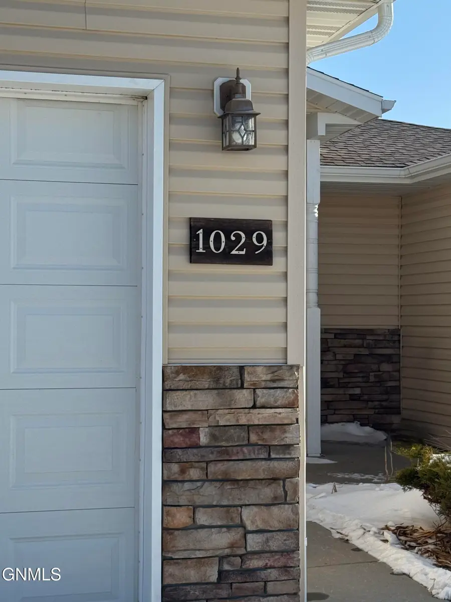 1029 Calvert Drive Ne, Bismarck, ND 58503 - #2