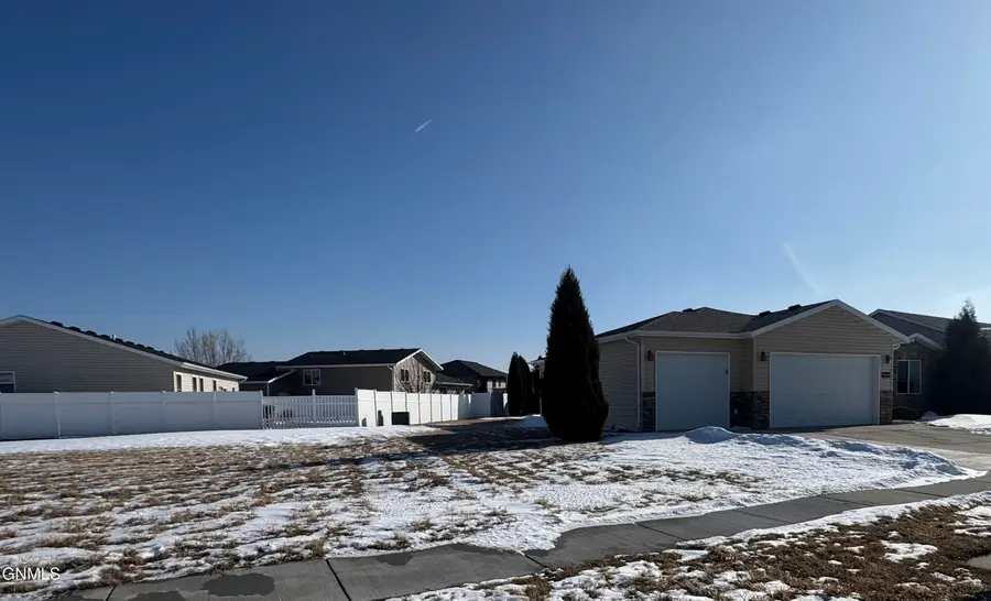 1029 Calvert Drive Ne, Bismarck, ND 58503 - #3