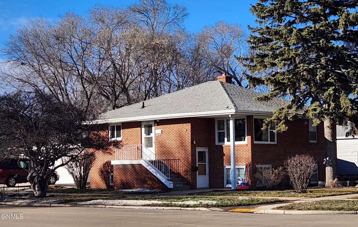 1422 E Ave E, Bismarck, ND 58501 - #1
