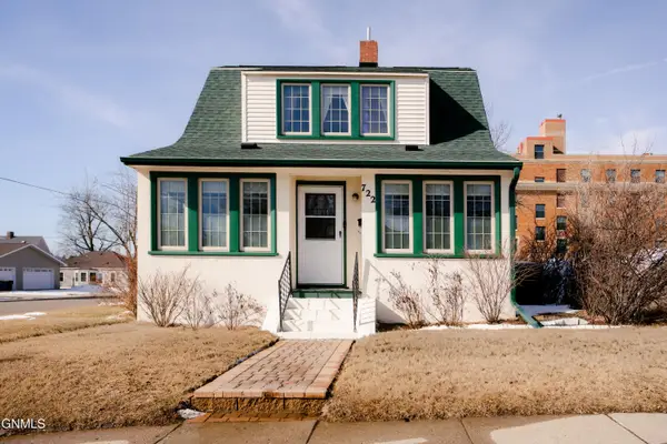 722 4th Avenue Se, Jamestown, ND 58401