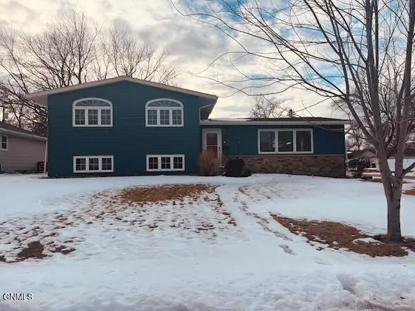 243 14th Avenue Ne, Jamestown, ND 58401