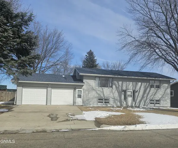 312 16th Street Sw, Jamestown, ND 58401