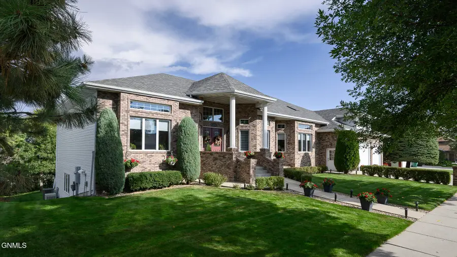 700 Aspen Avenue, Bismarck, ND 58503 - #3