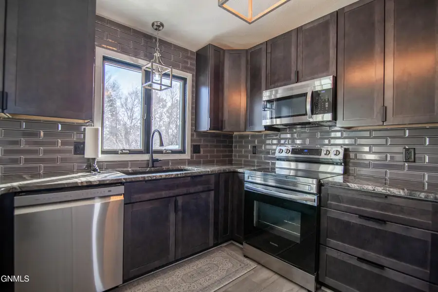 2728 10th Avenue Se, Mandan, ND 58554 - #2