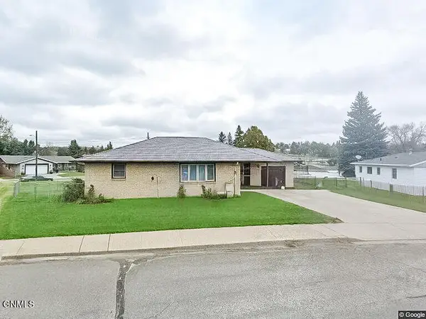 906 6th Street Nw, Mandan, ND 58554