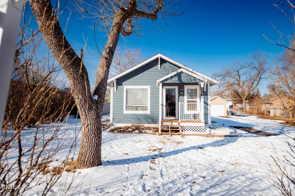 213 5th Street Ne, Watford City, ND 58854