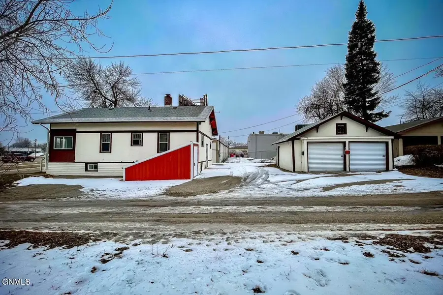 114 8th Avenue Nw, Minot, ND 58703 - #3