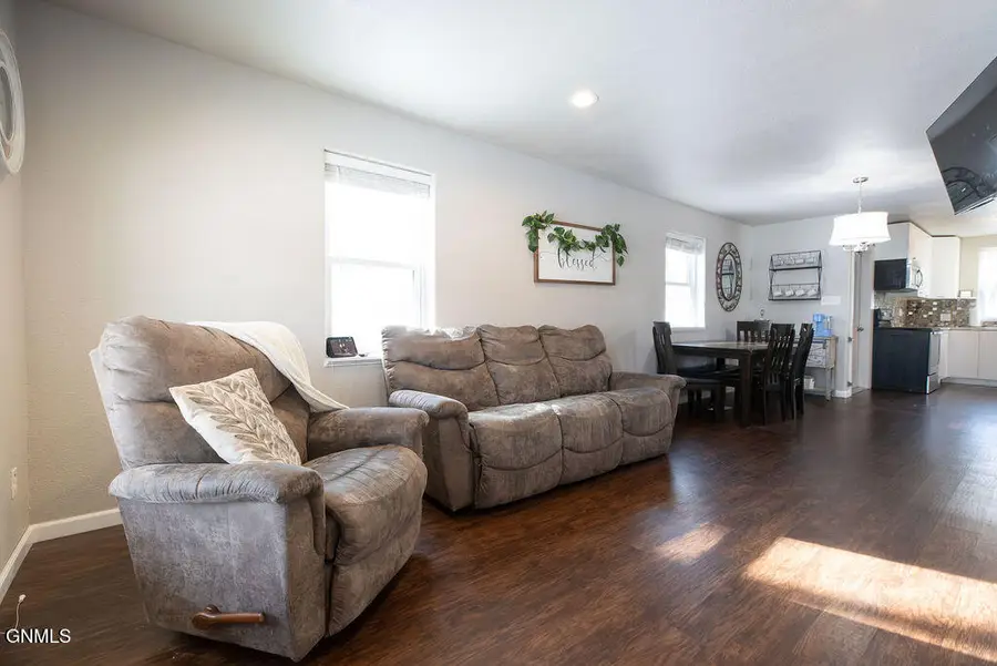 405 6th Avenue Nw, Mandan, ND 58554 - #2