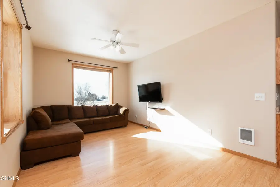 403 3rd Street #4, Riverdale, ND 58565 - #3