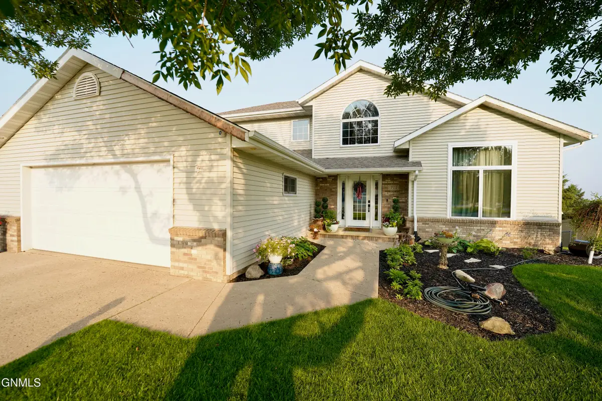 1702 Evergreen Drive Nw, Jamestown, ND 58401 - #1