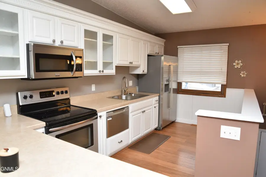 519 Marilyn Drive Nw, Mandan, ND 58554 - #2