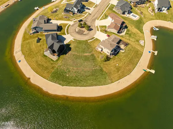 3821 Neptune Circle, Bismarck, ND 58504