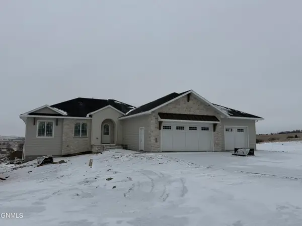 8519 Norman Place, Bismarck, ND 58503