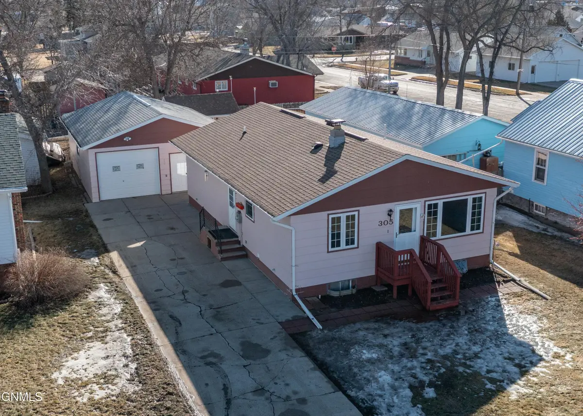 305 5th Street Ne, Hazen, ND 58545 - #1