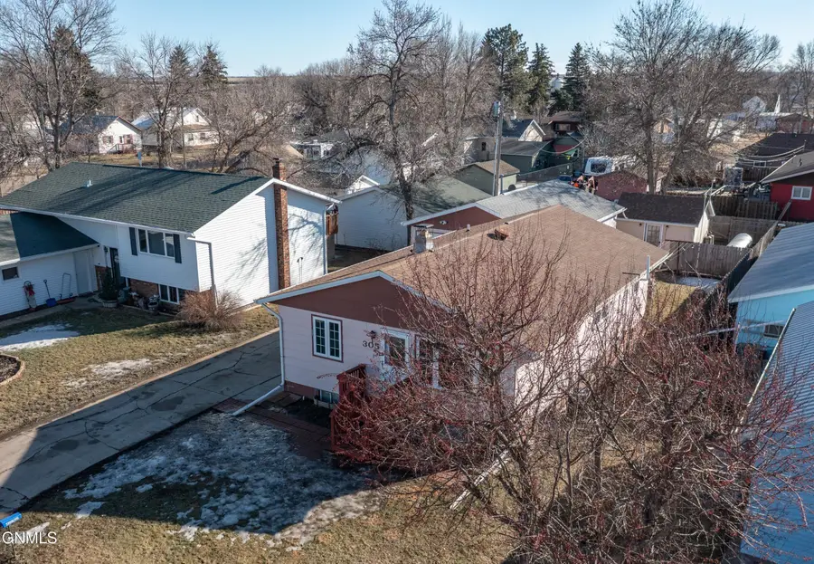 305 5th Street Ne, Hazen, ND 58545 - #3