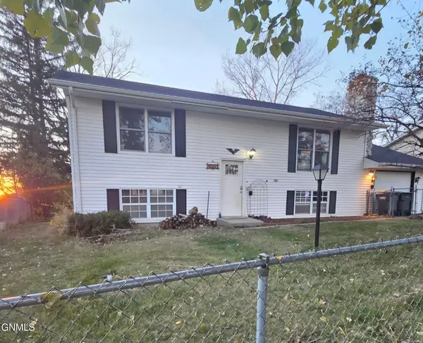 4813 E Roughrider Circle, Mandan, ND 58554