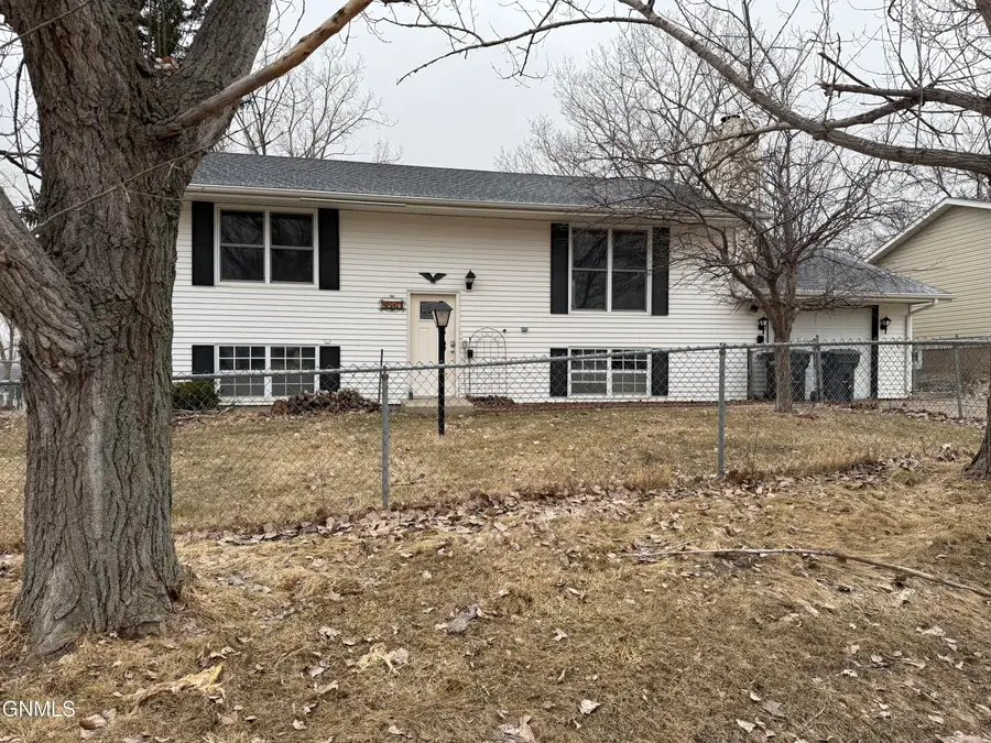 4813 E Roughrider Circle, Mandan, ND 58554 - #3