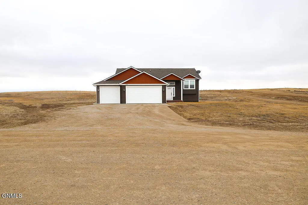 13696 Redwood Way Nw, Williston, ND 58801 - #1