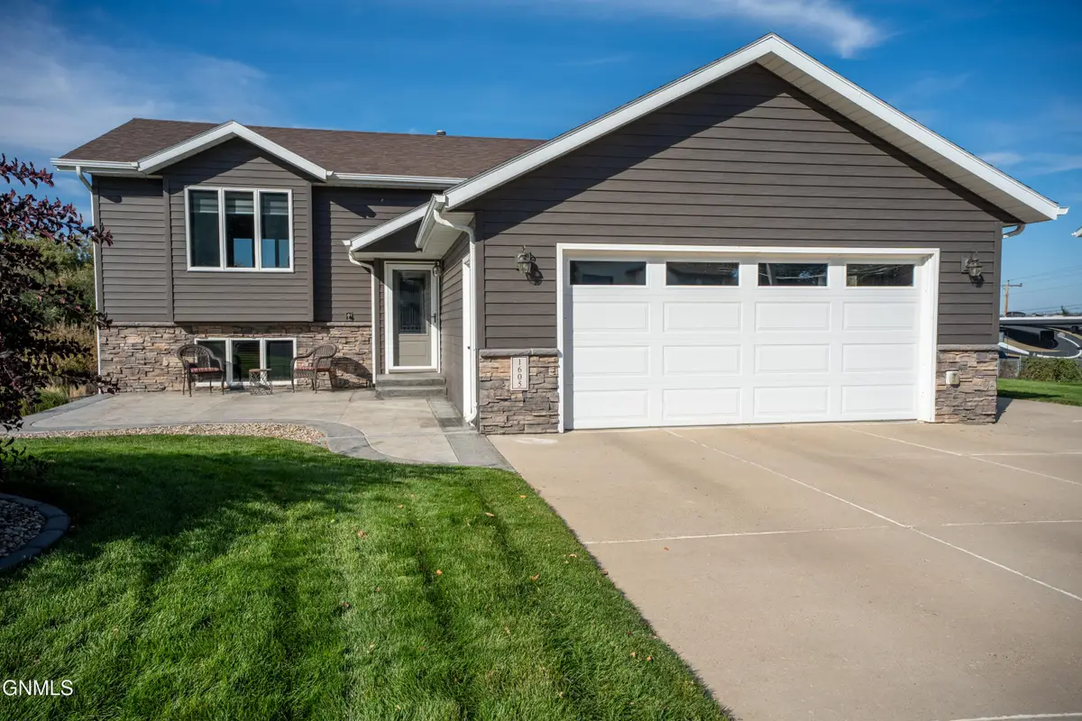 1605 9th Avenue Se, Mandan, ND 58554 - #1