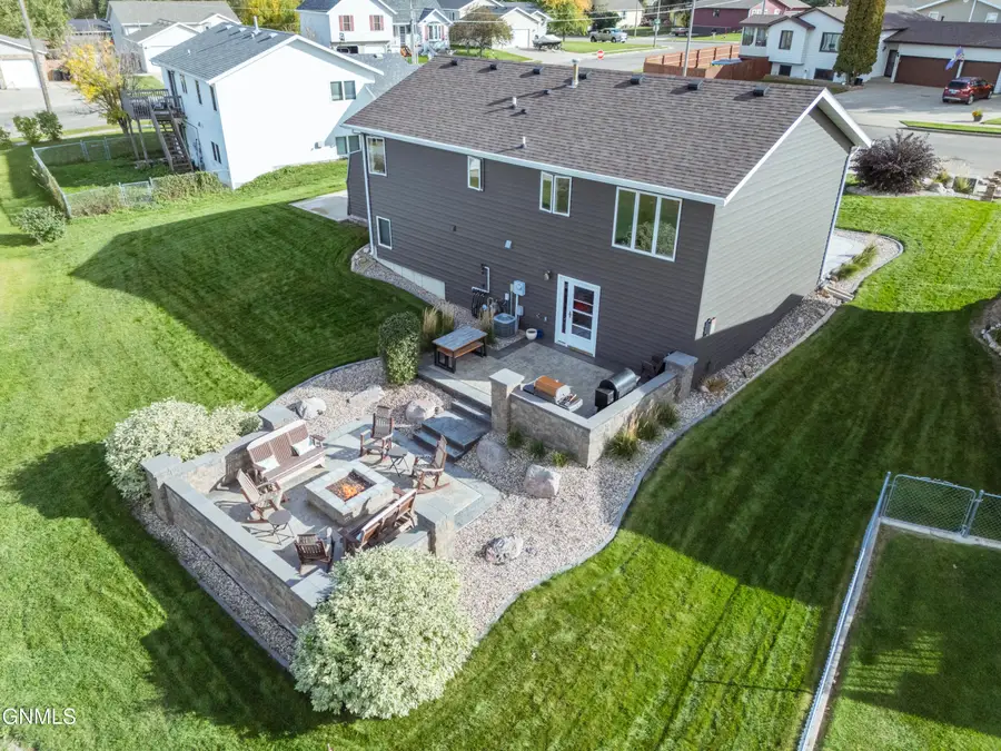 1605 9th Avenue Se, Mandan, ND 58554 - #2