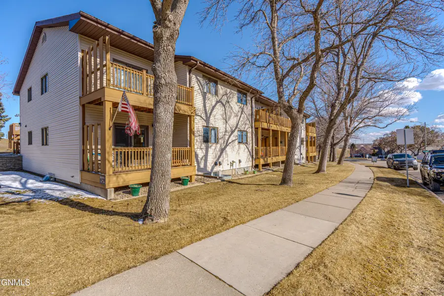 3249 Montreal Street, Bismarck, ND 58503 - #3