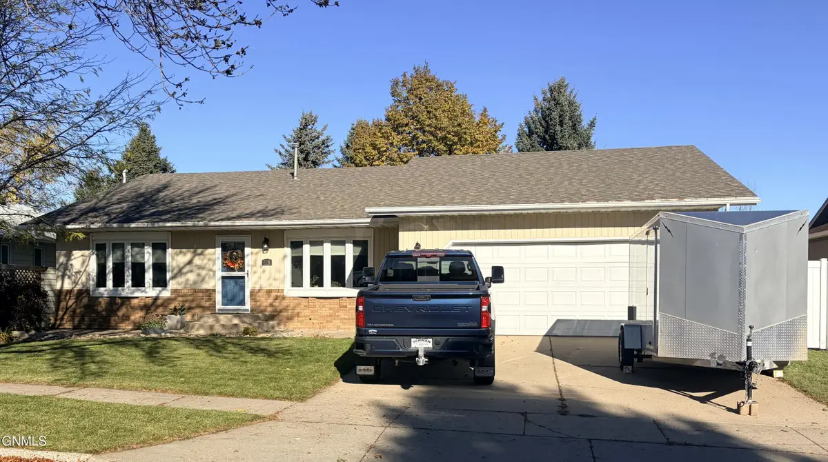 118 Versailles Avenue, Bismarck, ND 58503 - #1