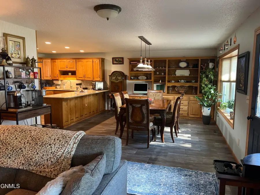 118 Versailles Avenue, Bismarck, ND 58503 - #2