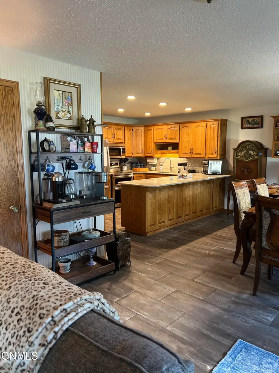 118 Versailles Avenue, Bismarck, ND 58503 - #3