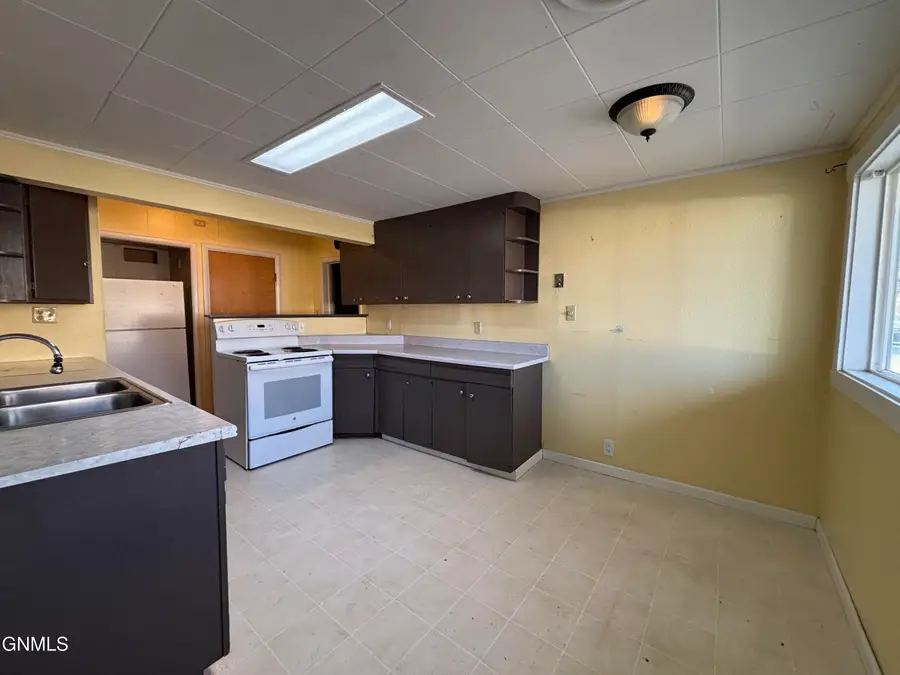 113 3rd Avenue Nw, Beulah, ND 58523 - #3