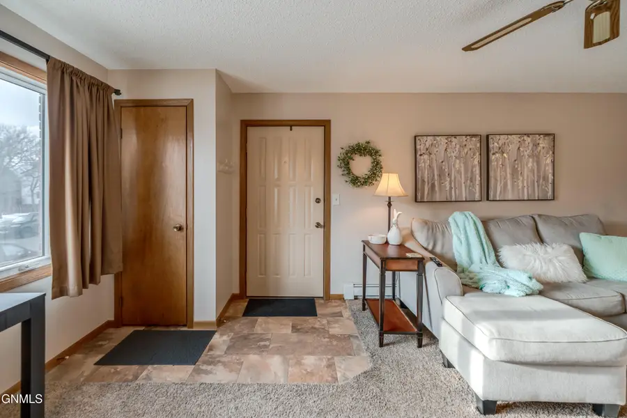 1821 Grandview Lane S #5, Bismarck, ND 58503 - #2