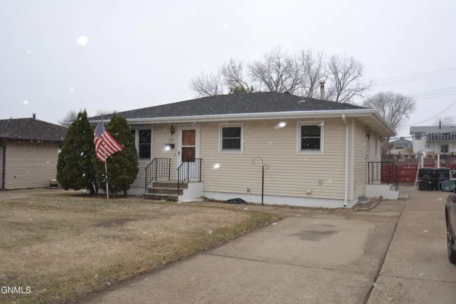 1403 Sunset Drive, Mandan, ND 58554 - #2