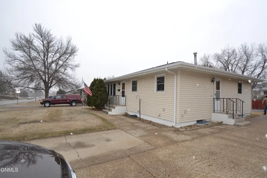 1403 Sunset Drive, Mandan, ND 58554 - #3