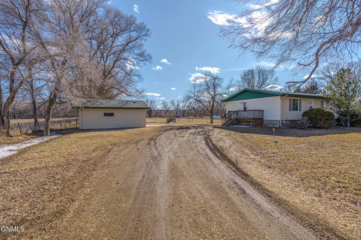 4095 Sunny Lane S, Mandan, ND 58554 - #1