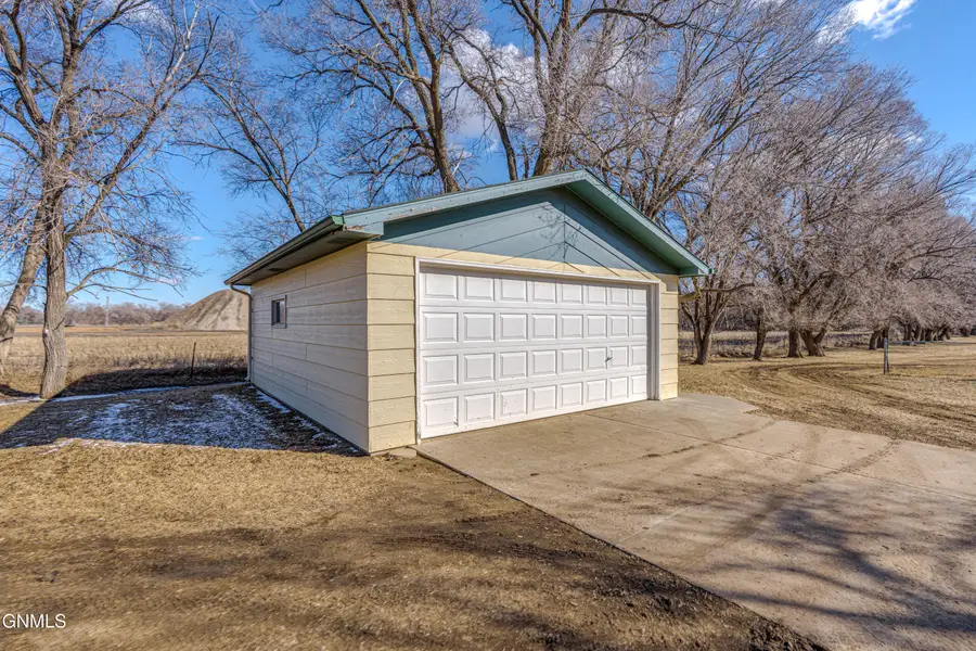 4095 Sunny Lane S, Mandan, ND 58554 - #3