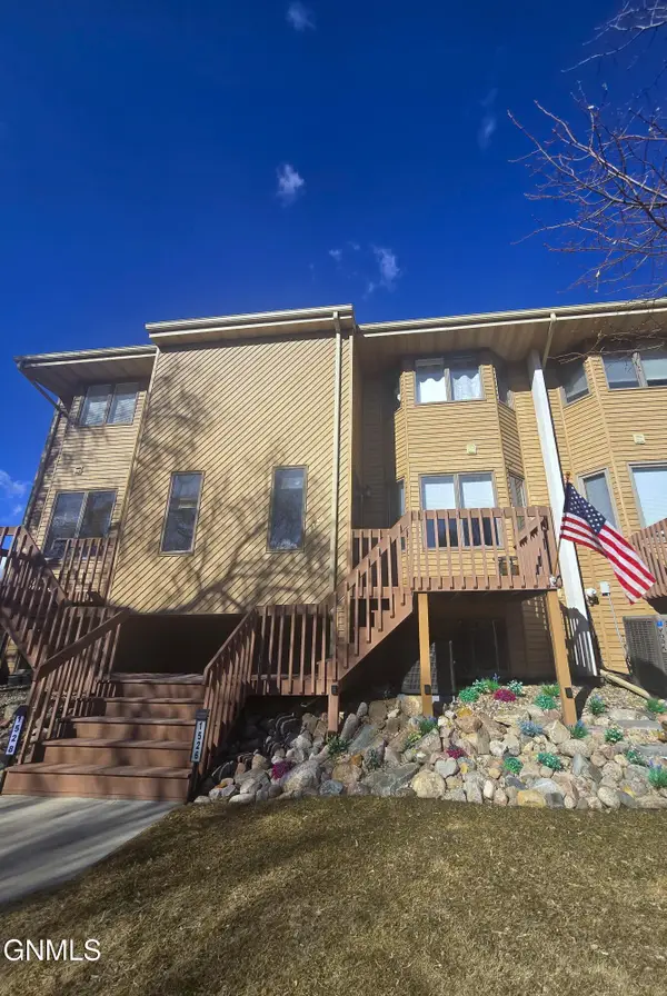 1526 Cimarron Drive, Bismarck, ND 58503