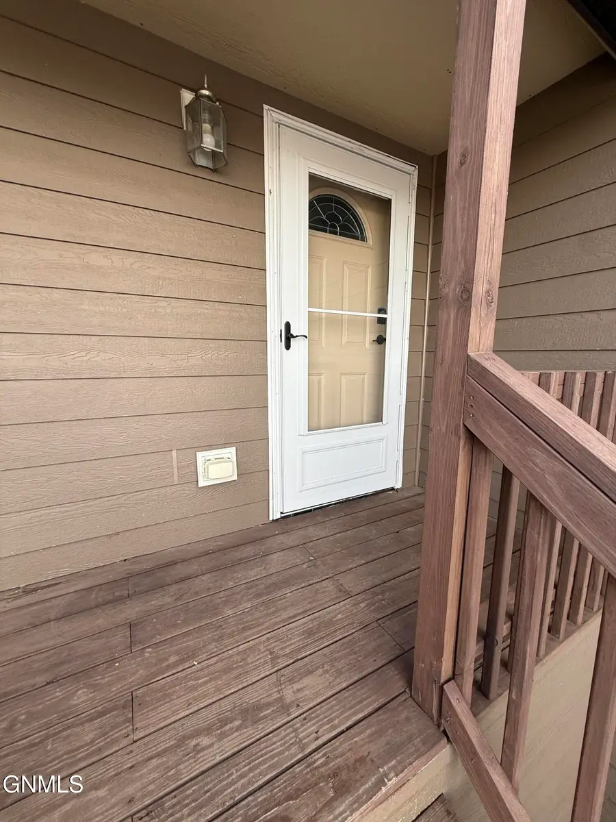 3517 10th Avenue Ne, Watford City, ND 58854 - #2