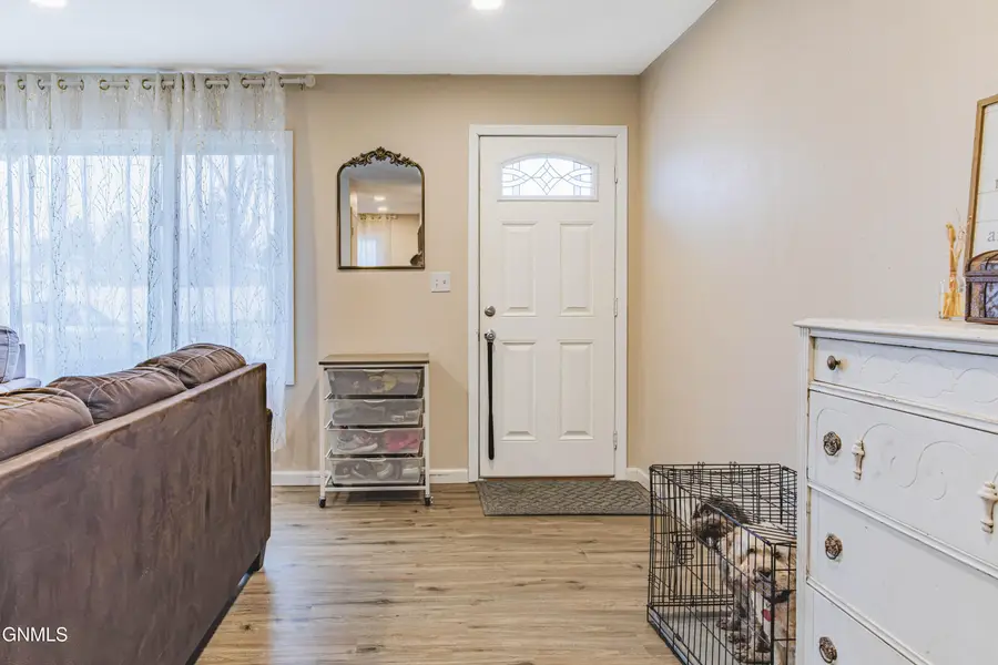 215 2nd Street Se, Garrison, ND 58540 - #2