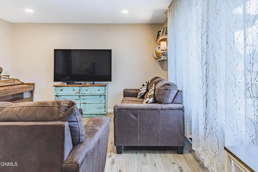 215 2nd Street Se, Garrison, ND 58540 - #3