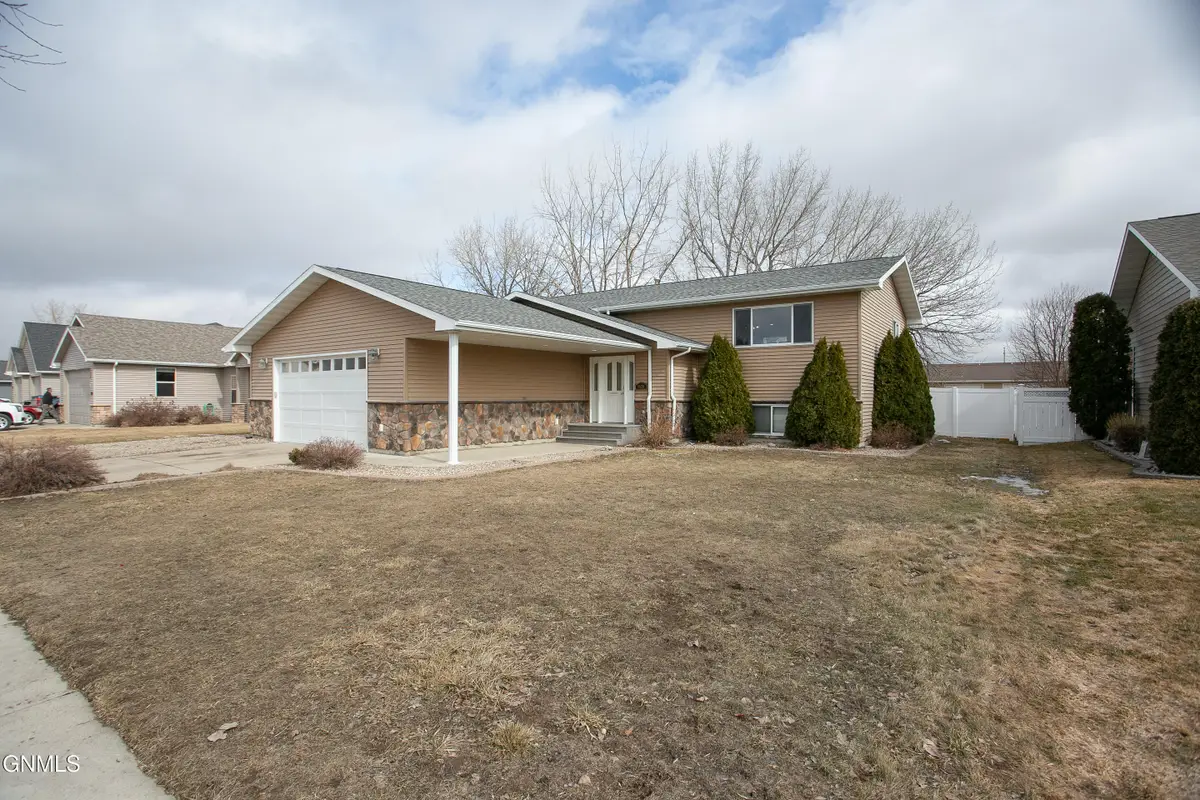 1520 20th Avenue W, Williston, ND 58801 - #1