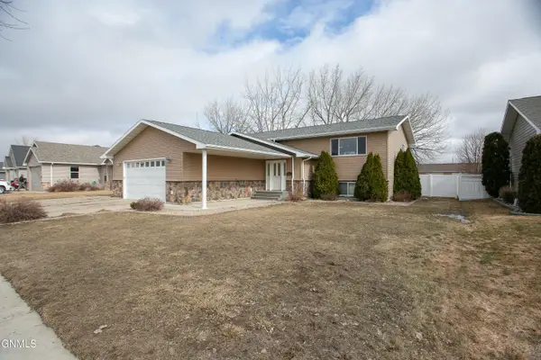 1520 20th Avenue W, Williston, ND 58801