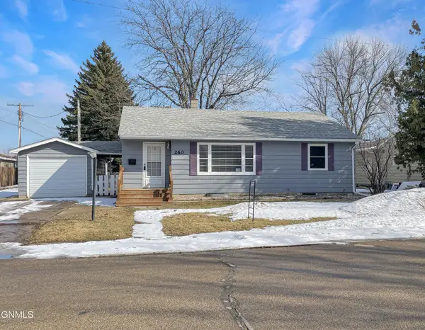 260 5th Avenue S, Carrington, ND 58421