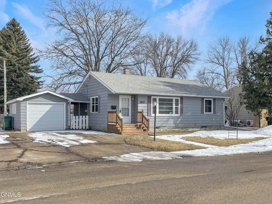 260 5th Avenue S, Carrington, ND 58421 - #2