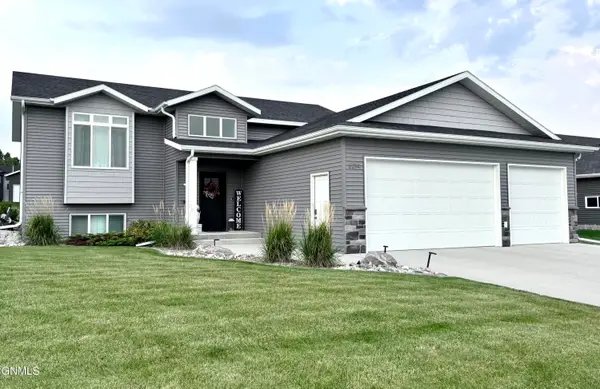 5214 Gold Drive, Bismarck, ND 58503