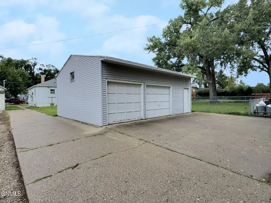 1015 N 9th Street, Bismarck, ND 58501 - #3